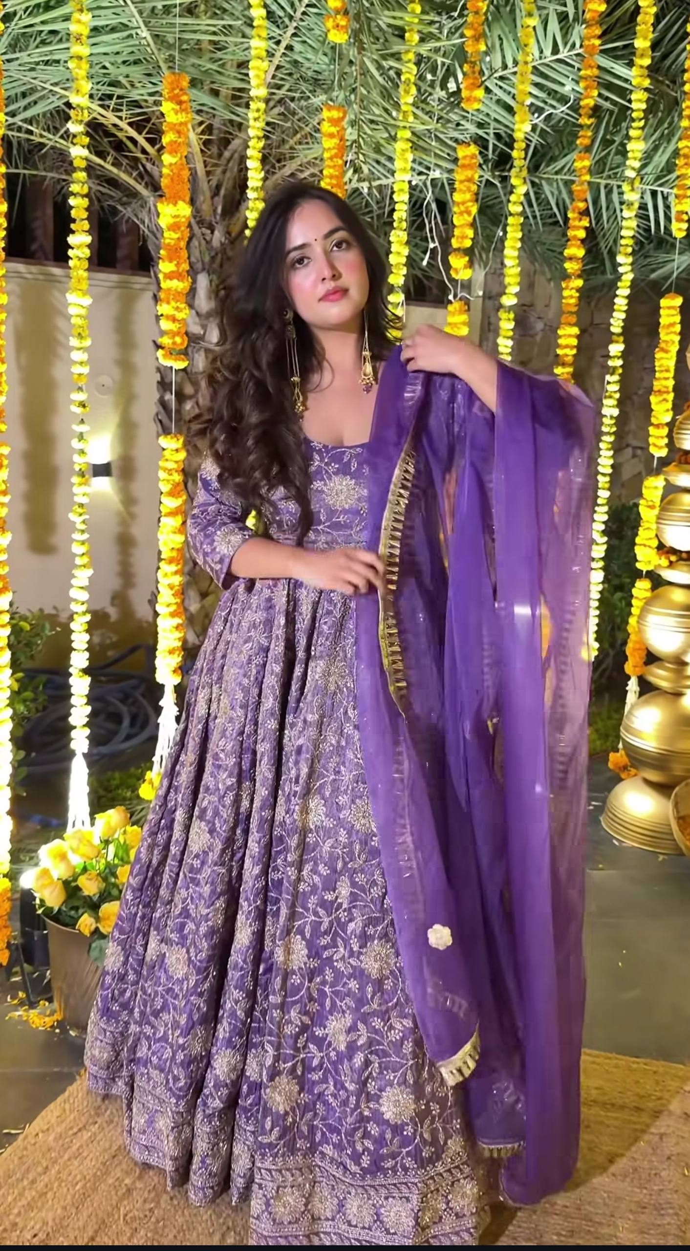 Stunning Fashion Statement for Festive Gatherings