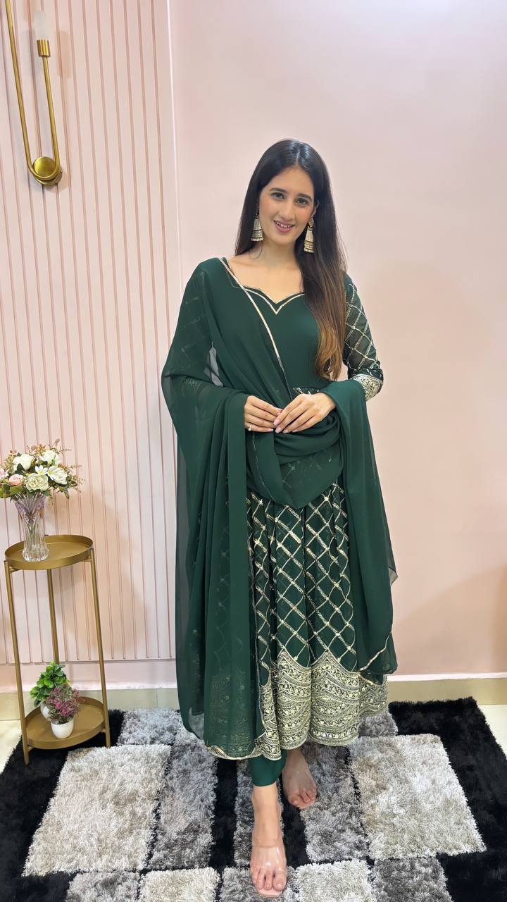 Presenting New  Đěsigner Anarkali Suit In New Fancy Style