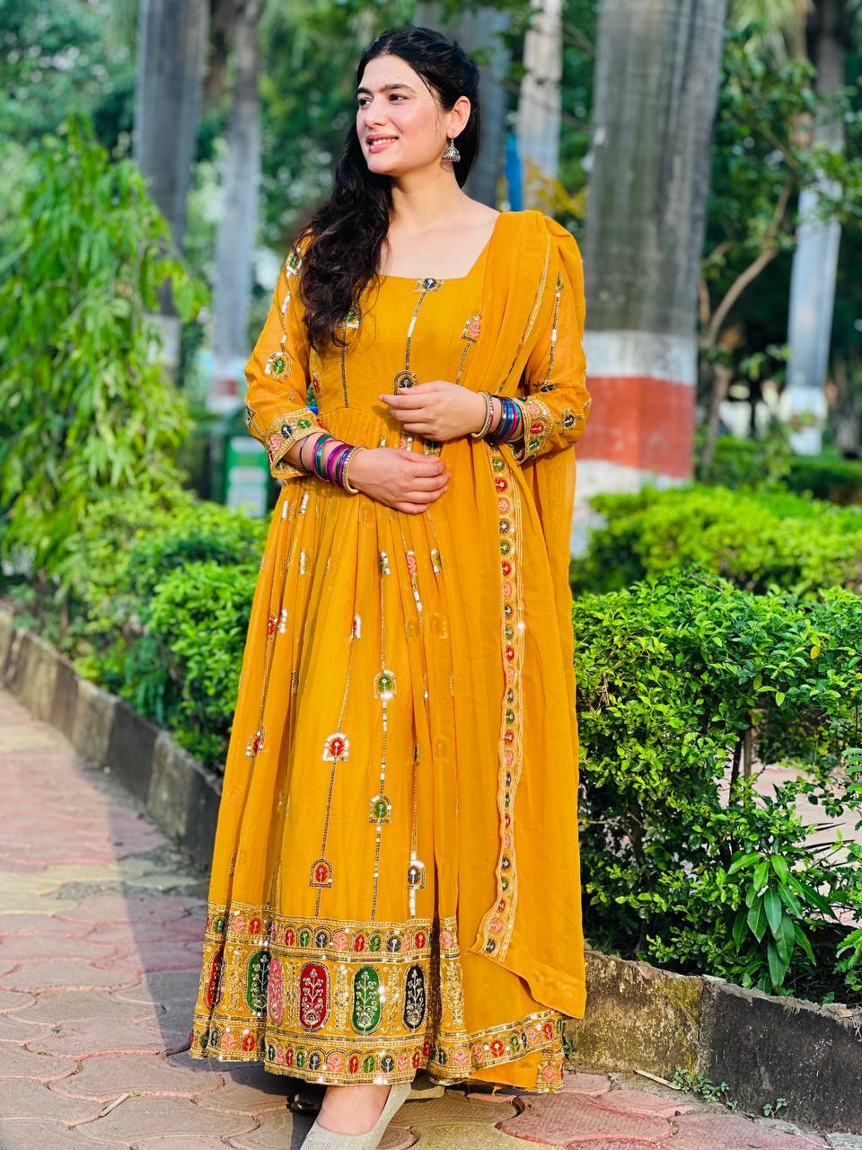 Presenting New  Đěsigner Anarkali Suit In New Fancy Style