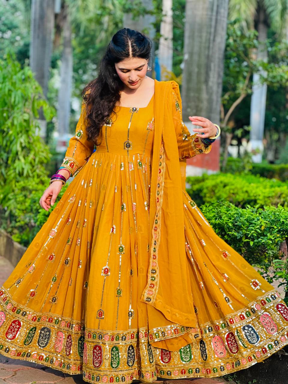 Presenting New  Đěsigner Anarkali Suit In New Fancy Style