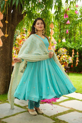 Chic Comfort: Traditional Meets Modern Style