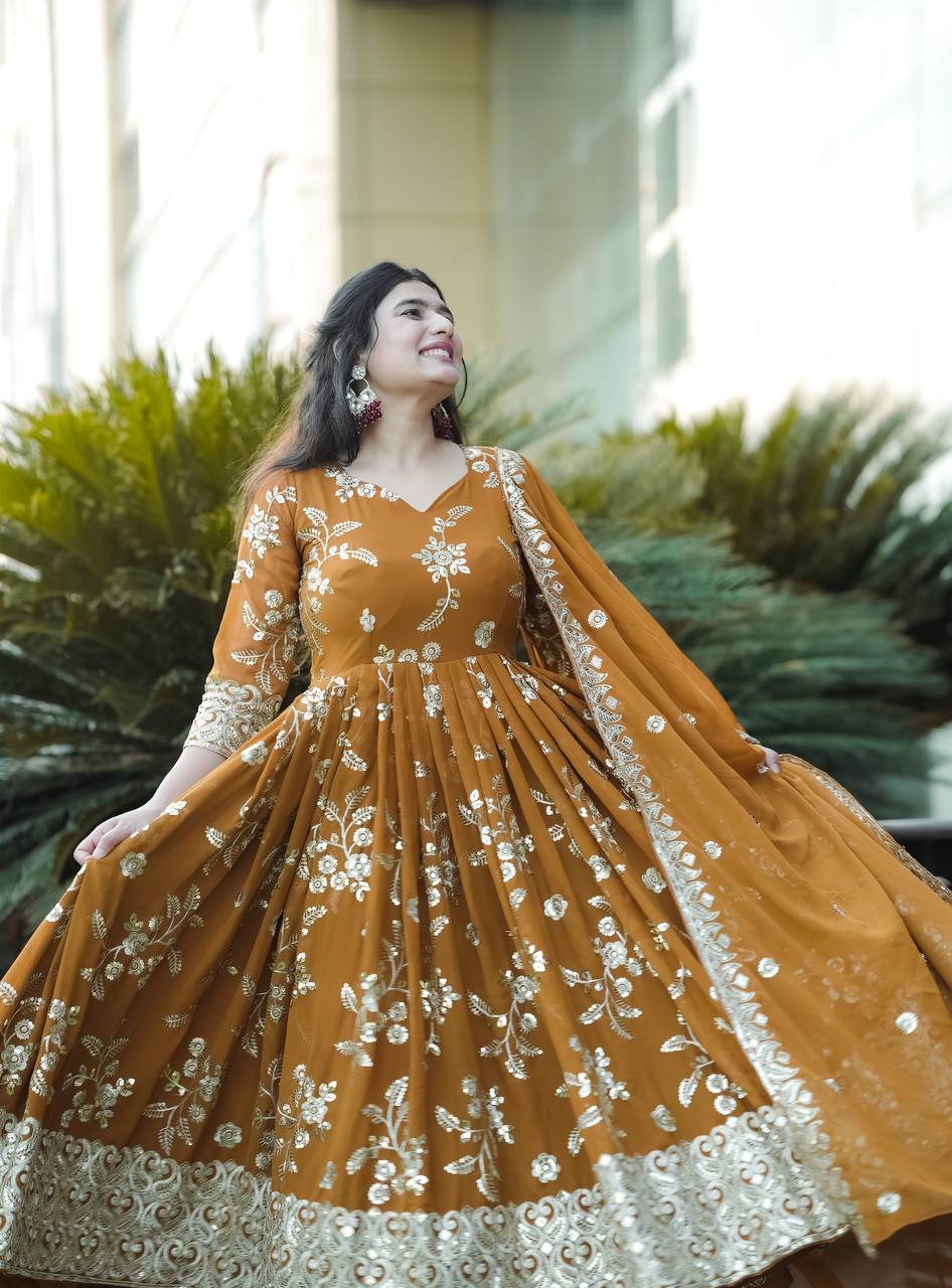 Presenting New Đěsigner Anarkali Suit In New Fancy Style – Patiyala Sharara