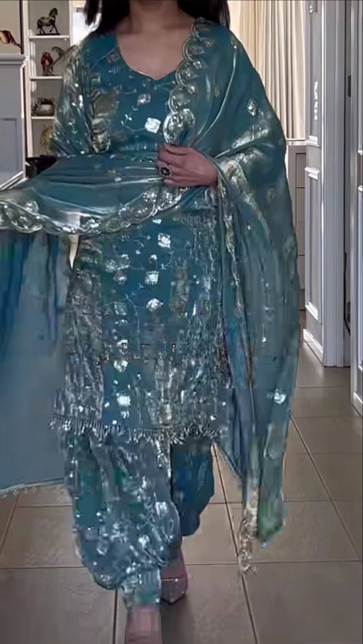 Chic Traditional Wear for Modern Women