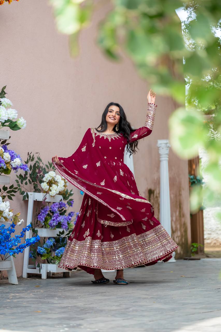 Festive Glam: Stunning Indian Outfit Selection