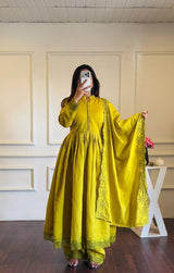 Elegant Indian Attire for Special Occasions