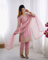 Exquisite Craftsmanship in Fashioned Elegance