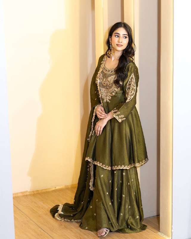 Elegant Green Ensemble for Special Occasions