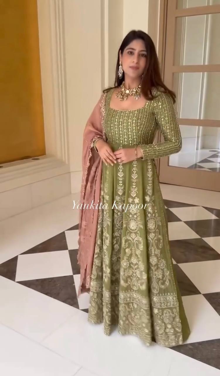 Graceful Green Gown for Special Occasions