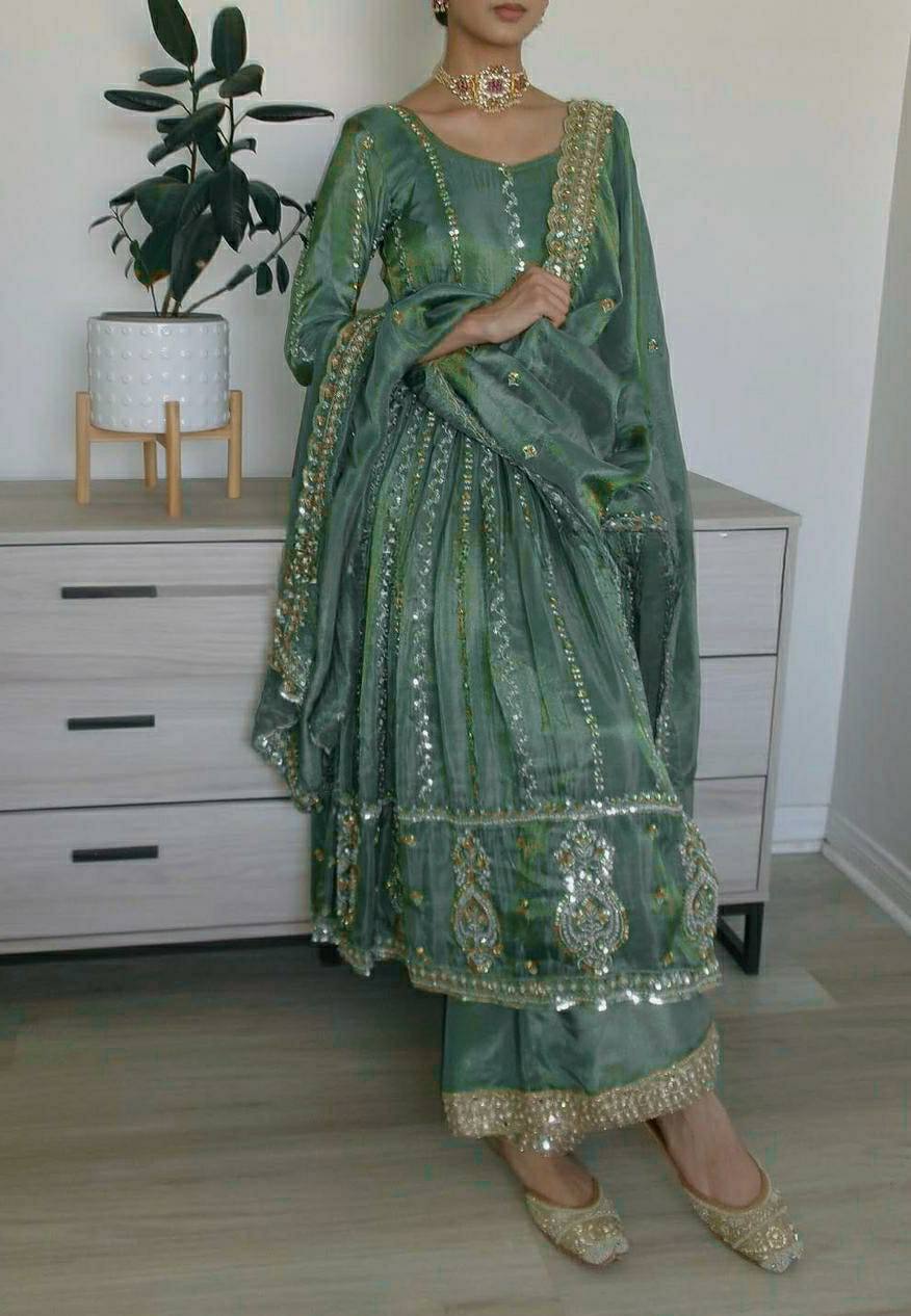 Luxe Green Dress Perfect for Celebrations